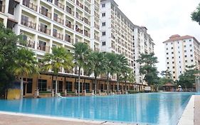 Laketown Resort Bukit Merah